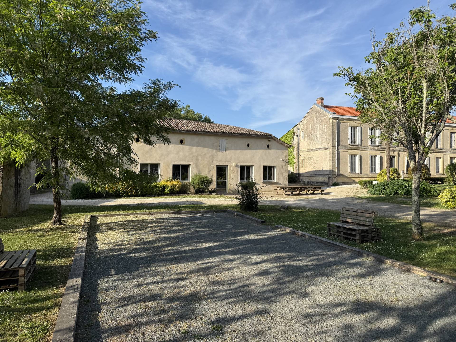 Bâtiments de l'ESAT et terrain de pétanque